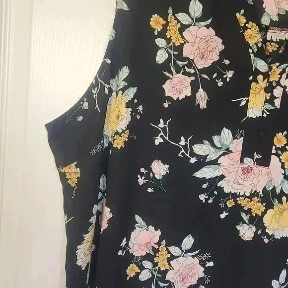 Maurices Plus  Size Floral Button Front Tank Size 3 - Picture 5 of 11